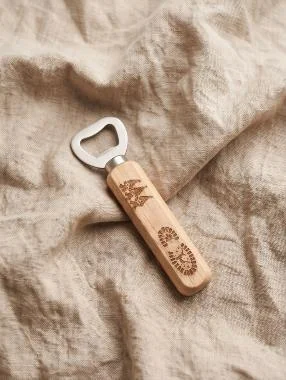 Bieröffner aus Holz mit verschiedenen Sprüchen